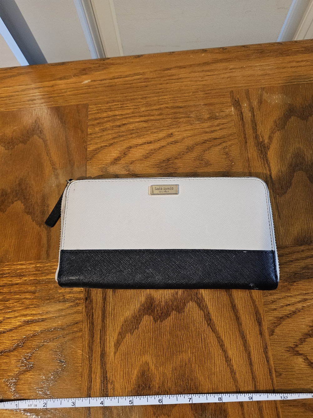 kate spade colorblock zip-around wallet in Cream and black